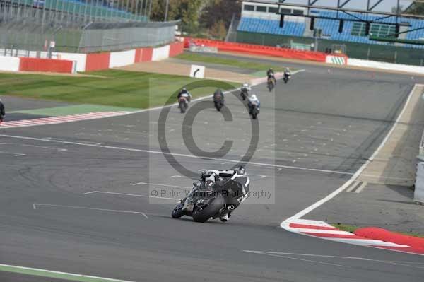 Motorcycle action photographs;Silverstone circuit;Silverstone photographs;Trackday digital images;event digital images;eventdigitalimages;no limits trackday;peter wileman photography;rockingham towcester northamptonshire;trackday;trackday photos