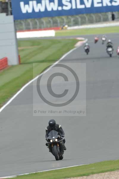 Motorcycle action photographs;Silverstone circuit;Silverstone photographs;Trackday digital images;event digital images;eventdigitalimages;no limits trackday;peter wileman photography;rockingham towcester northamptonshire;trackday;trackday photos