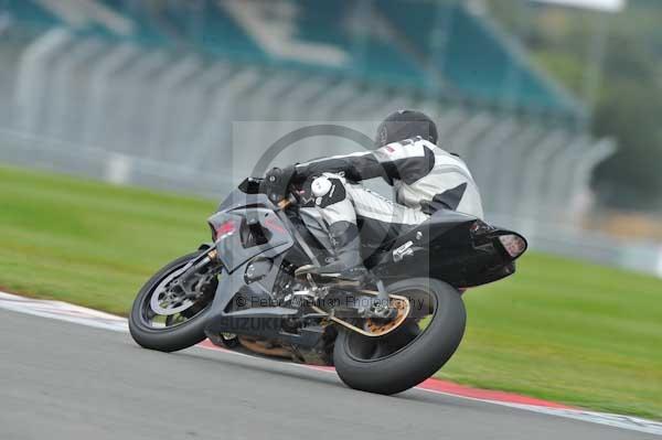 Motorcycle action photographs;Silverstone circuit;Silverstone photographs;Trackday digital images;event digital images;eventdigitalimages;no limits trackday;peter wileman photography;rockingham towcester northamptonshire;trackday;trackday photos