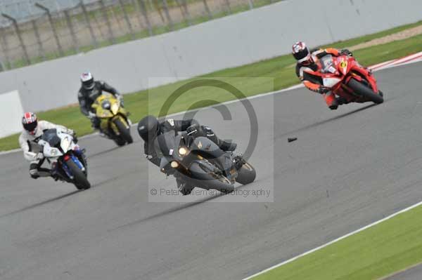 Motorcycle action photographs;Silverstone circuit;Silverstone photographs;Trackday digital images;event digital images;eventdigitalimages;no limits trackday;peter wileman photography;rockingham towcester northamptonshire;trackday;trackday photos