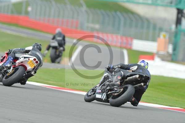 Motorcycle action photographs;Silverstone circuit;Silverstone photographs;Trackday digital images;event digital images;eventdigitalimages;no limits trackday;peter wileman photography;rockingham towcester northamptonshire;trackday;trackday photos