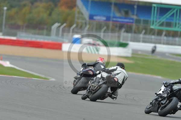 Motorcycle action photographs;Silverstone circuit;Silverstone photographs;Trackday digital images;event digital images;eventdigitalimages;no limits trackday;peter wileman photography;rockingham towcester northamptonshire;trackday;trackday photos