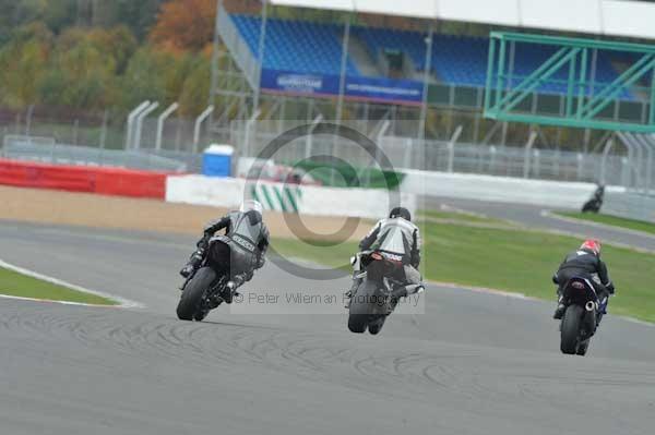 Motorcycle action photographs;Silverstone circuit;Silverstone photographs;Trackday digital images;event digital images;eventdigitalimages;no limits trackday;peter wileman photography;rockingham towcester northamptonshire;trackday;trackday photos