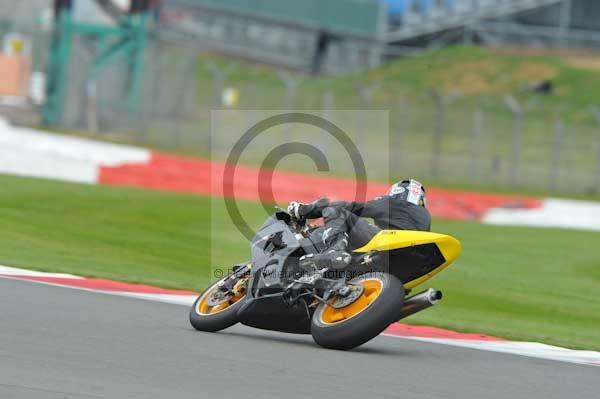 Motorcycle action photographs;Silverstone circuit;Silverstone photographs;Trackday digital images;event digital images;eventdigitalimages;no limits trackday;peter wileman photography;rockingham towcester northamptonshire;trackday;trackday photos