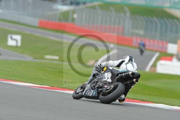 Motorcycle action photographs;Silverstone circuit;Silverstone photographs;Trackday digital images;event digital images;eventdigitalimages;no limits trackday;peter wileman photography;rockingham towcester northamptonshire;trackday;trackday photos