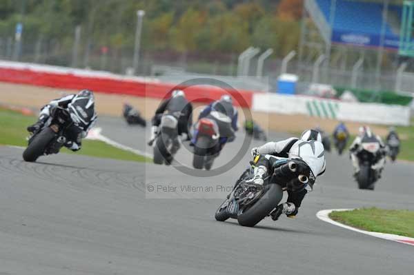 Motorcycle action photographs;Silverstone circuit;Silverstone photographs;Trackday digital images;event digital images;eventdigitalimages;no limits trackday;peter wileman photography;rockingham towcester northamptonshire;trackday;trackday photos