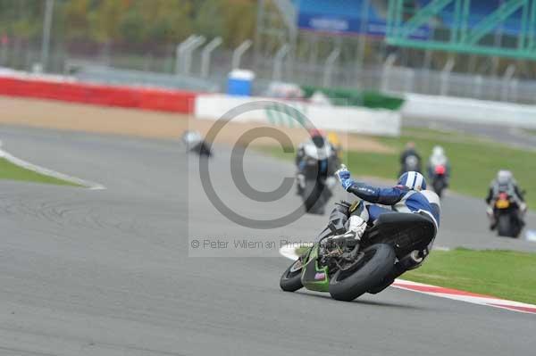 Motorcycle action photographs;Silverstone circuit;Silverstone photographs;Trackday digital images;event digital images;eventdigitalimages;no limits trackday;peter wileman photography;rockingham towcester northamptonshire;trackday;trackday photos