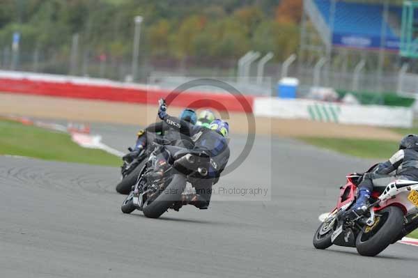 Motorcycle action photographs;Silverstone circuit;Silverstone photographs;Trackday digital images;event digital images;eventdigitalimages;no limits trackday;peter wileman photography;rockingham towcester northamptonshire;trackday;trackday photos