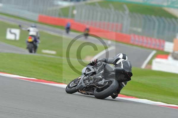 Motorcycle action photographs;Silverstone circuit;Silverstone photographs;Trackday digital images;event digital images;eventdigitalimages;no limits trackday;peter wileman photography;rockingham towcester northamptonshire;trackday;trackday photos