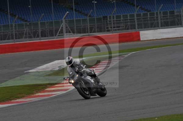 Motorcycle action photographs;Silverstone circuit;Silverstone photographs;Trackday digital images;event digital images;eventdigitalimages;no limits trackday;peter wileman photography;rockingham towcester northamptonshire;trackday;trackday photos