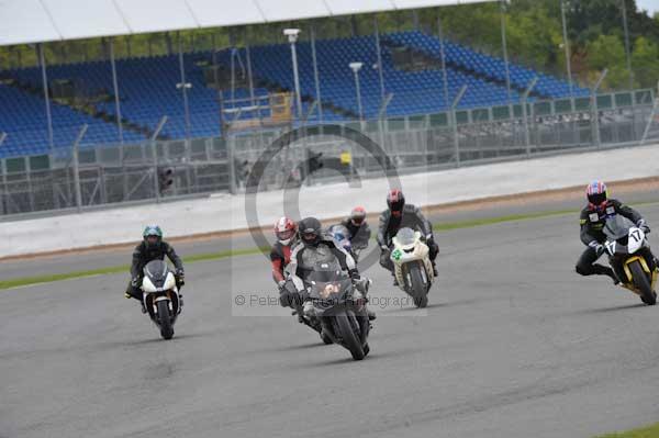 Motorcycle action photographs;Silverstone circuit;Silverstone photographs;Trackday digital images;event digital images;eventdigitalimages;no limits trackday;peter wileman photography;rockingham towcester northamptonshire;trackday;trackday photos