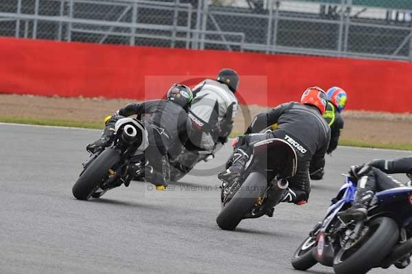 Motorcycle action photographs;Silverstone circuit;Silverstone photographs;Trackday digital images;event digital images;eventdigitalimages;no limits trackday;peter wileman photography;rockingham towcester northamptonshire;trackday;trackday photos