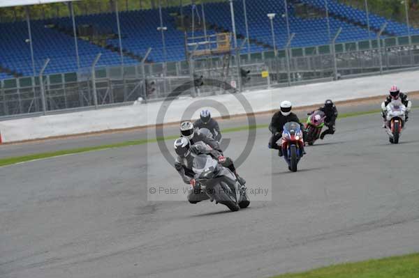 Motorcycle action photographs;Silverstone circuit;Silverstone photographs;Trackday digital images;event digital images;eventdigitalimages;no limits trackday;peter wileman photography;rockingham towcester northamptonshire;trackday;trackday photos