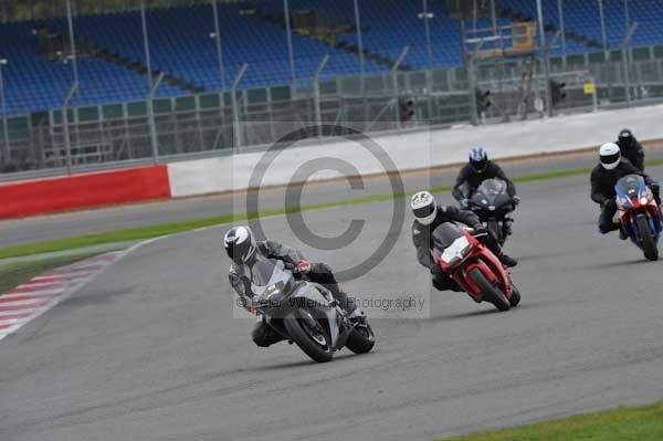 Motorcycle action photographs;Silverstone circuit;Silverstone photographs;Trackday digital images;event digital images;eventdigitalimages;no limits trackday;peter wileman photography;rockingham towcester northamptonshire;trackday;trackday photos