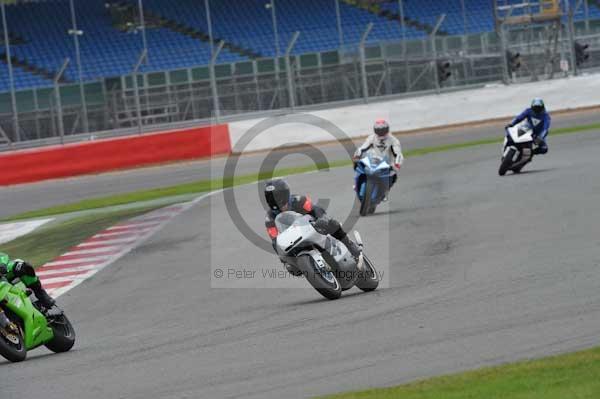 Motorcycle action photographs;Silverstone circuit;Silverstone photographs;Trackday digital images;event digital images;eventdigitalimages;no limits trackday;peter wileman photography;rockingham towcester northamptonshire;trackday;trackday photos