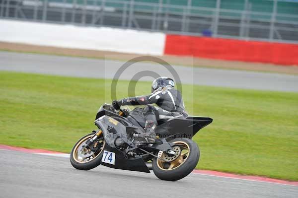 Motorcycle action photographs;Silverstone circuit;Silverstone photographs;Trackday digital images;event digital images;eventdigitalimages;no limits trackday;peter wileman photography;rockingham towcester northamptonshire;trackday;trackday photos