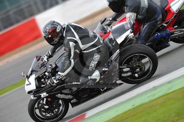 Motorcycle action photographs;Silverstone circuit;Silverstone photographs;Trackday digital images;event digital images;eventdigitalimages;no limits trackday;peter wileman photography;rockingham towcester northamptonshire;trackday;trackday photos