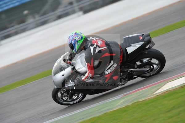 Motorcycle action photographs;Silverstone circuit;Silverstone photographs;Trackday digital images;event digital images;eventdigitalimages;no limits trackday;peter wileman photography;rockingham towcester northamptonshire;trackday;trackday photos