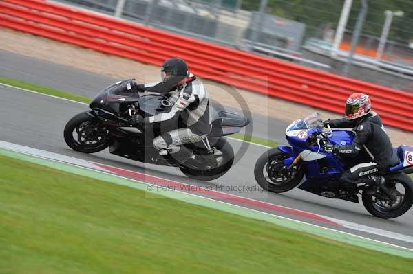 Motorcycle action photographs;Silverstone circuit;Silverstone photographs;Trackday digital images;event digital images;eventdigitalimages;no limits trackday;peter wileman photography;rockingham towcester northamptonshire;trackday;trackday photos