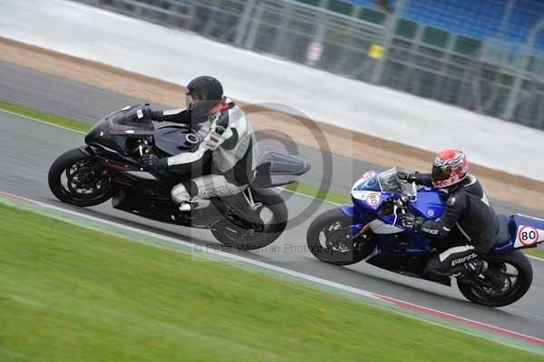 Motorcycle action photographs;Silverstone circuit;Silverstone photographs;Trackday digital images;event digital images;eventdigitalimages;no limits trackday;peter wileman photography;rockingham towcester northamptonshire;trackday;trackday photos