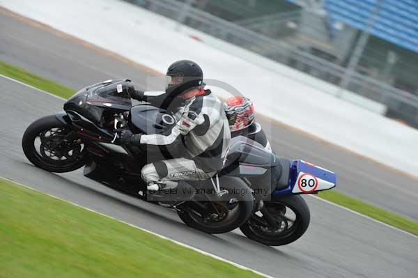 Motorcycle action photographs;Silverstone circuit;Silverstone photographs;Trackday digital images;event digital images;eventdigitalimages;no limits trackday;peter wileman photography;rockingham towcester northamptonshire;trackday;trackday photos