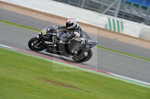 Motorcycle action photographs;Silverstone circuit;Silverstone photographs;Trackday digital images;event digital images;eventdigitalimages;no limits trackday;peter wileman photography;rockingham towcester northamptonshire;trackday;trackday photos