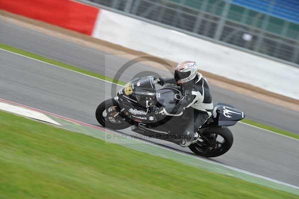 Motorcycle action photographs;Silverstone circuit;Silverstone photographs;Trackday digital images;event digital images;eventdigitalimages;no limits trackday;peter wileman photography;rockingham towcester northamptonshire;trackday;trackday photos