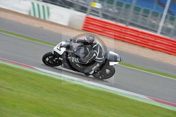 Motorcycle action photographs;Silverstone circuit;Silverstone photographs;Trackday digital images;event digital images;eventdigitalimages;no limits trackday;peter wileman photography;rockingham towcester northamptonshire;trackday;trackday photos