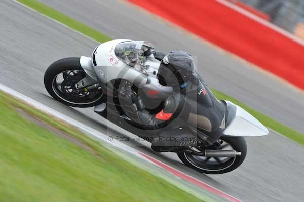 Motorcycle action photographs;Silverstone circuit;Silverstone photographs;Trackday digital images;event digital images;eventdigitalimages;no limits trackday;peter wileman photography;rockingham towcester northamptonshire;trackday;trackday photos