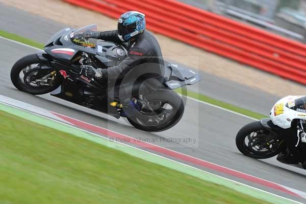 Motorcycle action photographs;Silverstone circuit;Silverstone photographs;Trackday digital images;event digital images;eventdigitalimages;no limits trackday;peter wileman photography;rockingham towcester northamptonshire;trackday;trackday photos