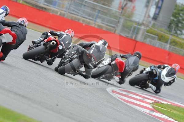 Motorcycle action photographs;Silverstone circuit;Silverstone photographs;Trackday digital images;event digital images;eventdigitalimages;no limits trackday;peter wileman photography;rockingham towcester northamptonshire;trackday;trackday photos