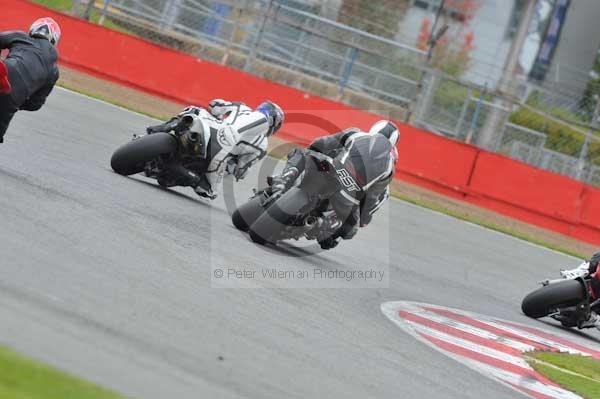 Motorcycle action photographs;Silverstone circuit;Silverstone photographs;Trackday digital images;event digital images;eventdigitalimages;no limits trackday;peter wileman photography;rockingham towcester northamptonshire;trackday;trackday photos