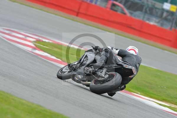 Motorcycle action photographs;Silverstone circuit;Silverstone photographs;Trackday digital images;event digital images;eventdigitalimages;no limits trackday;peter wileman photography;rockingham towcester northamptonshire;trackday;trackday photos