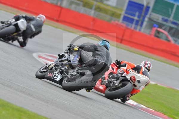 Motorcycle action photographs;Silverstone circuit;Silverstone photographs;Trackday digital images;event digital images;eventdigitalimages;no limits trackday;peter wileman photography;rockingham towcester northamptonshire;trackday;trackday photos