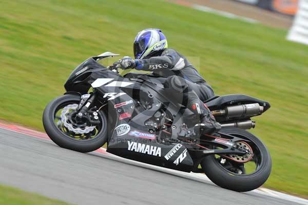 Motorcycle action photographs;Silverstone circuit;Silverstone photographs;Trackday digital images;event digital images;eventdigitalimages;no limits trackday;peter wileman photography;rockingham towcester northamptonshire;trackday;trackday photos