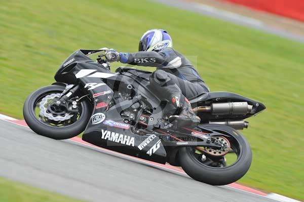 Motorcycle action photographs;Silverstone circuit;Silverstone photographs;Trackday digital images;event digital images;eventdigitalimages;no limits trackday;peter wileman photography;rockingham towcester northamptonshire;trackday;trackday photos