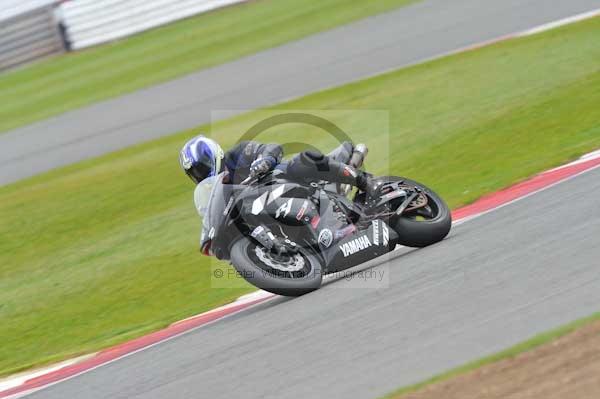 Motorcycle action photographs;Silverstone circuit;Silverstone photographs;Trackday digital images;event digital images;eventdigitalimages;no limits trackday;peter wileman photography;rockingham towcester northamptonshire;trackday;trackday photos