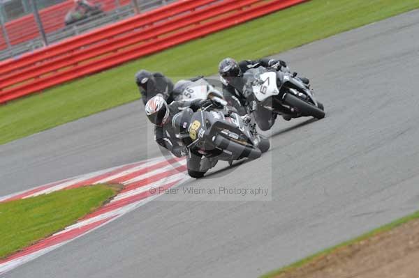 Motorcycle action photographs;Silverstone circuit;Silverstone photographs;Trackday digital images;event digital images;eventdigitalimages;no limits trackday;peter wileman photography;rockingham towcester northamptonshire;trackday;trackday photos