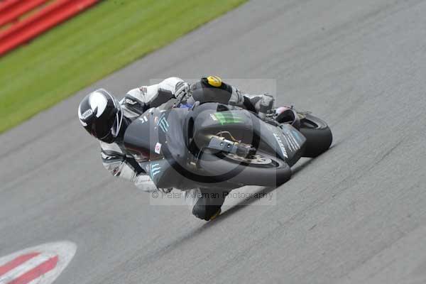 Motorcycle action photographs;Silverstone circuit;Silverstone photographs;Trackday digital images;event digital images;eventdigitalimages;no limits trackday;peter wileman photography;rockingham towcester northamptonshire;trackday;trackday photos