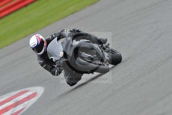 Motorcycle action photographs;Silverstone circuit;Silverstone photographs;Trackday digital images;event digital images;eventdigitalimages;no limits trackday;peter wileman photography;rockingham towcester northamptonshire;trackday;trackday photos