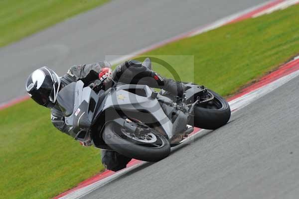 Motorcycle action photographs;Silverstone circuit;Silverstone photographs;Trackday digital images;event digital images;eventdigitalimages;no limits trackday;peter wileman photography;rockingham towcester northamptonshire;trackday;trackday photos