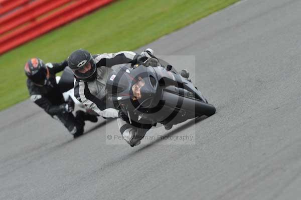 Motorcycle action photographs;Silverstone circuit;Silverstone photographs;Trackday digital images;event digital images;eventdigitalimages;no limits trackday;peter wileman photography;rockingham towcester northamptonshire;trackday;trackday photos