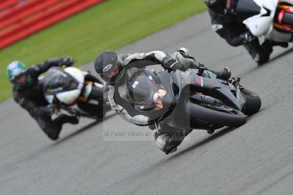 Motorcycle action photographs;Silverstone circuit;Silverstone photographs;Trackday digital images;event digital images;eventdigitalimages;no limits trackday;peter wileman photography;rockingham towcester northamptonshire;trackday;trackday photos