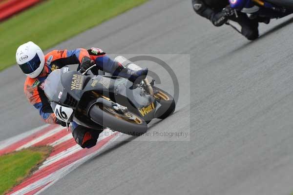 Motorcycle action photographs;Silverstone circuit;Silverstone photographs;Trackday digital images;event digital images;eventdigitalimages;no limits trackday;peter wileman photography;rockingham towcester northamptonshire;trackday;trackday photos