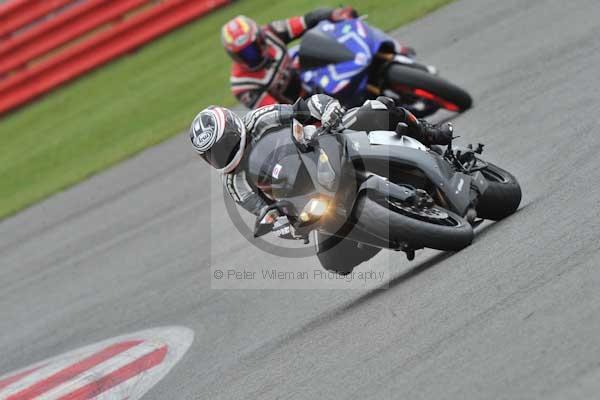 Motorcycle action photographs;Silverstone circuit;Silverstone photographs;Trackday digital images;event digital images;eventdigitalimages;no limits trackday;peter wileman photography;rockingham towcester northamptonshire;trackday;trackday photos