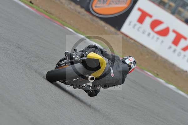 Motorcycle action photographs;Silverstone circuit;Silverstone photographs;Trackday digital images;event digital images;eventdigitalimages;no limits trackday;peter wileman photography;rockingham towcester northamptonshire;trackday;trackday photos