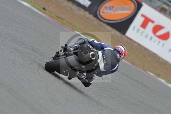 Motorcycle action photographs;Silverstone circuit;Silverstone photographs;Trackday digital images;event digital images;eventdigitalimages;no limits trackday;peter wileman photography;rockingham towcester northamptonshire;trackday;trackday photos