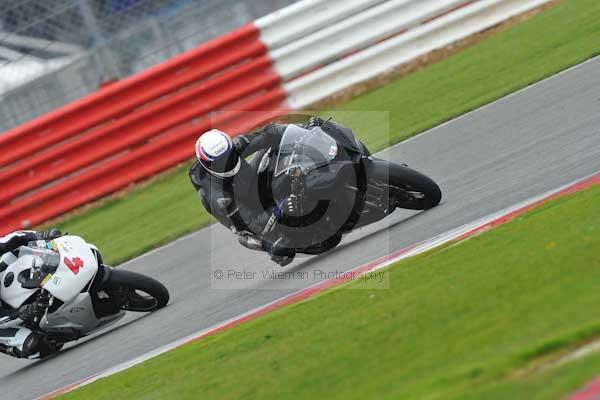 Motorcycle action photographs;Silverstone circuit;Silverstone photographs;Trackday digital images;event digital images;eventdigitalimages;no limits trackday;peter wileman photography;rockingham towcester northamptonshire;trackday;trackday photos