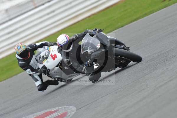 Motorcycle action photographs;Silverstone circuit;Silverstone photographs;Trackday digital images;event digital images;eventdigitalimages;no limits trackday;peter wileman photography;rockingham towcester northamptonshire;trackday;trackday photos