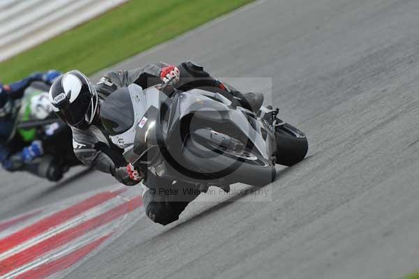 Motorcycle action photographs;Silverstone circuit;Silverstone photographs;Trackday digital images;event digital images;eventdigitalimages;no limits trackday;peter wileman photography;rockingham towcester northamptonshire;trackday;trackday photos